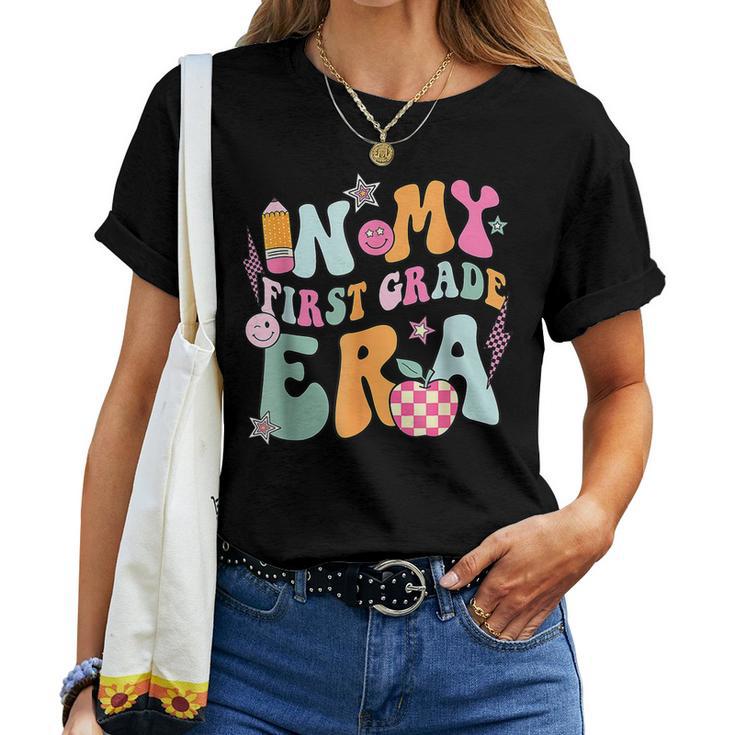 In My First Grade Era Back To School Retro Groovy 1St Grade Women T-shirt