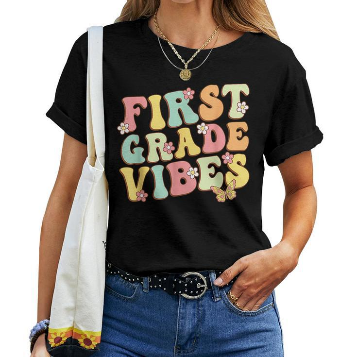 First Grade Vibes Hello Team 1St Grade Teacher Kids Retro Women T-shirt
