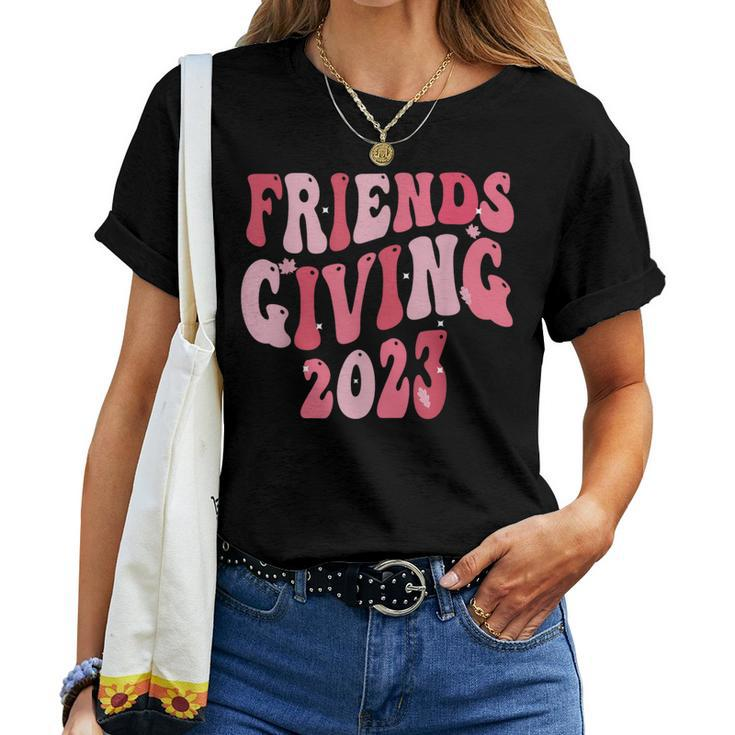Friends Giving 2023 Thanksgiving Friendsgiving Retro Groovy Women T-shirt