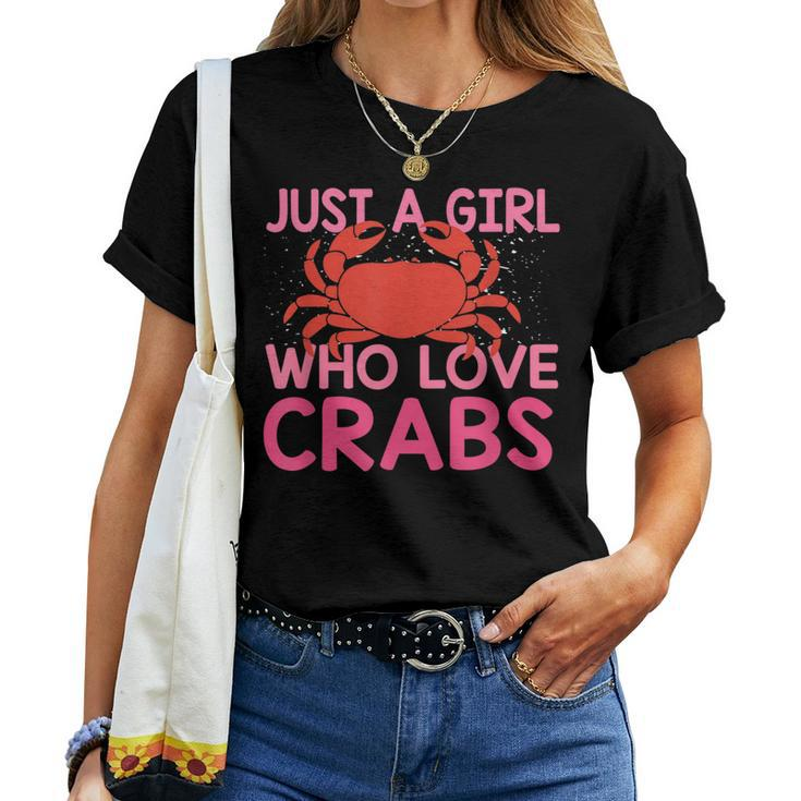 Girls-Love-Crab Eating-Macaque Crab-Crawfish-Lover Women T-shirt