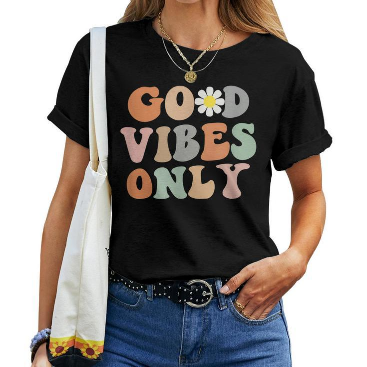Good Vibes Only Retro With Daisy Women T-shirt