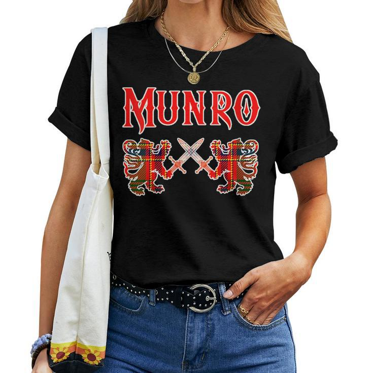 Munro Scottish Clan Lion Family Name Tartan Kilt For Lion Lovers Women T-shirt