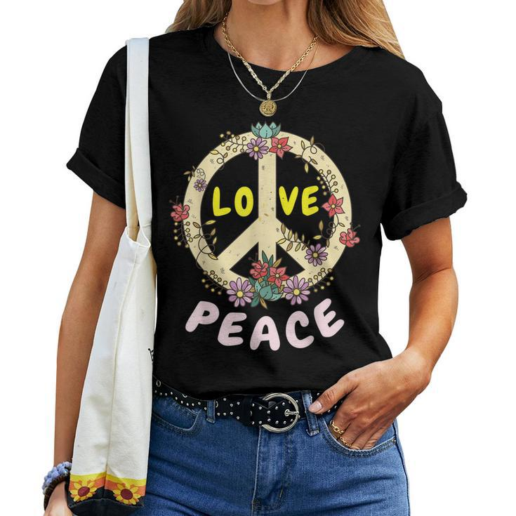 Retro 60S & 70S Floral Hippie Daisy Peace Sign Love Peace Women T-shirt