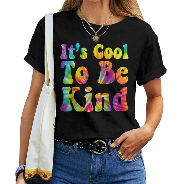 Retro 70S For Men Women Hippie It’S Cool To Be Kind Women T-shirt