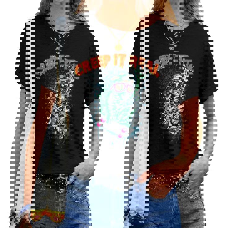 Retro Halloween Creep It Real Vintage Mummy Skate Halloween Mummy Women T-shirt