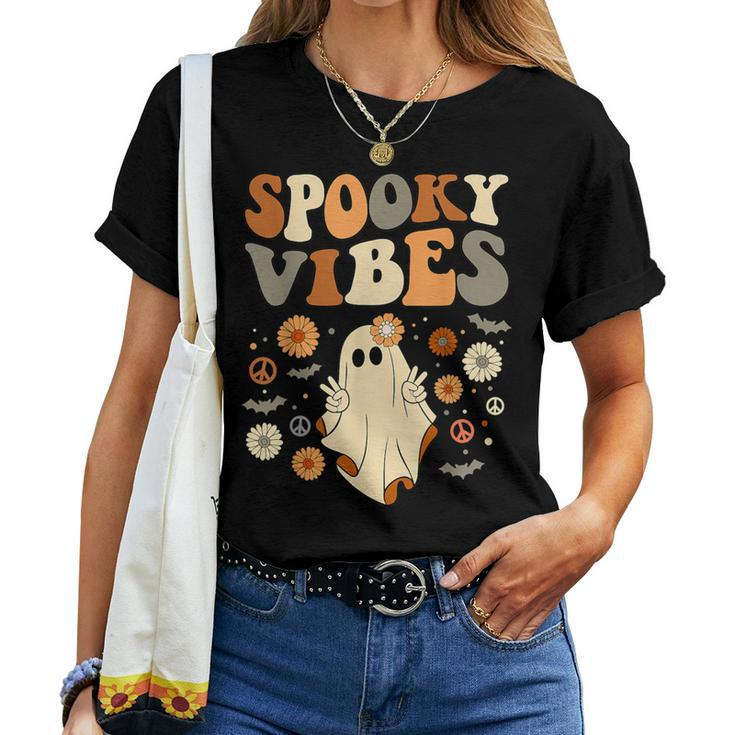 Spooky Vibes Halloween Ghost Outfit Costume Retro Groovy Women T-shirt