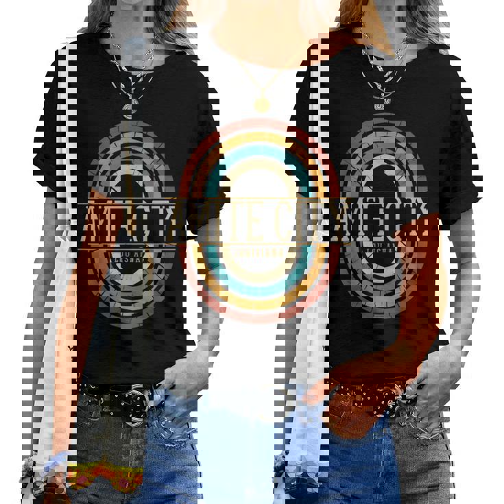 Vintage Retro Amite City Louisiana La Souvenirs Women T-shirt