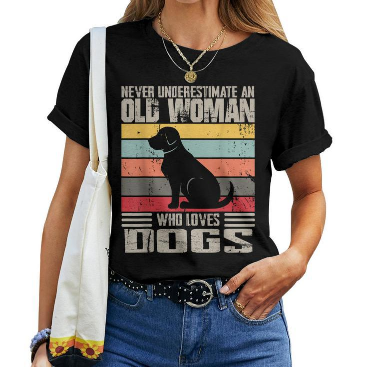 Vintage Never Underestimate An Old Woman Who Loves Dogs Cute Women T-shirt
