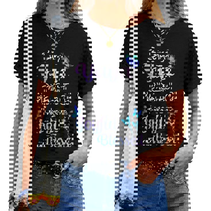 Yaya Grandma Gift Being A Yaya Doesnt Make Me Old Women T-shirt