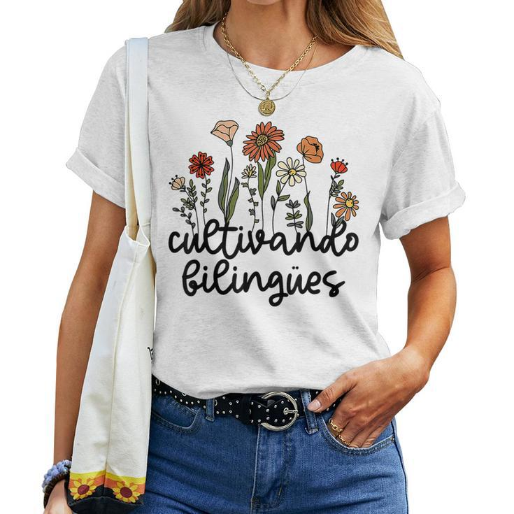Retro Cultivando Bilingues Dual Language Bilingual Teacher Women T-shirt