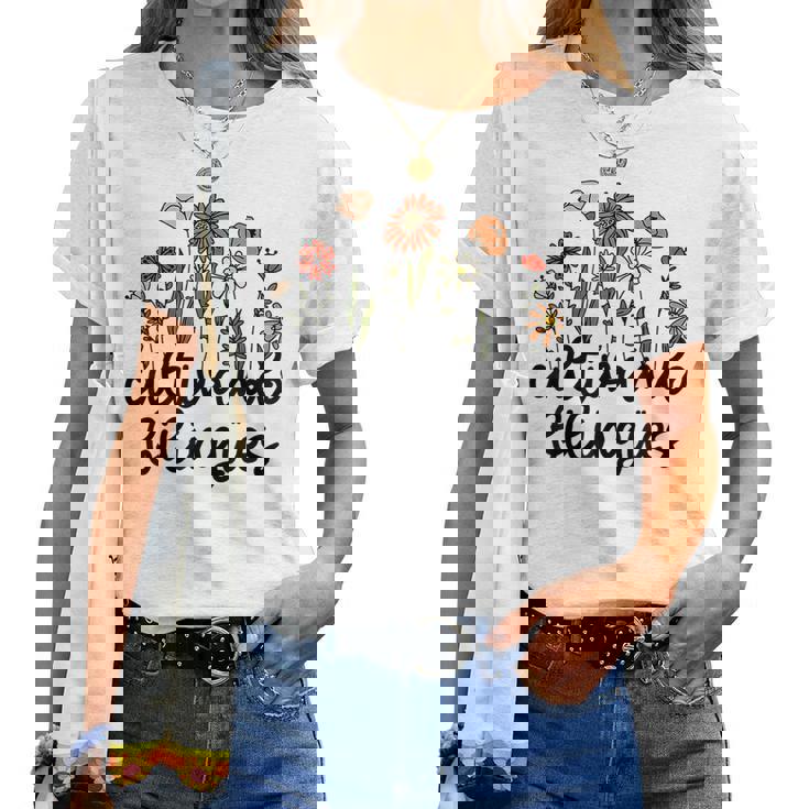 Retro Cultivando Bilingues Dual Language Bilingual Teacher Women T-shirt