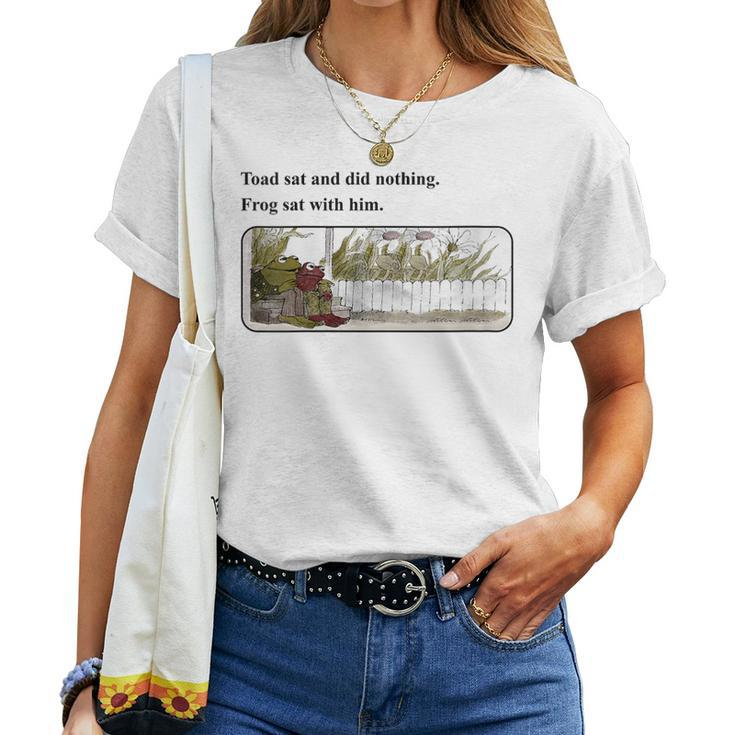 Toad Sat And Did Nothing Frog Sat With Him For Frog Lovers Women T-shirt