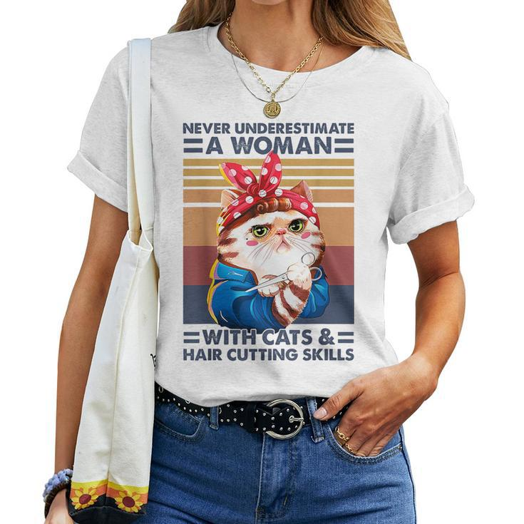 Never Underestimate A Woman With Cats And Hair Cutting Women T-shirt