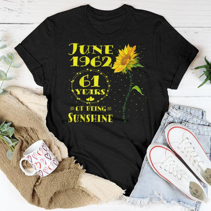 61St Birthday 61 Year Old Sunflower Lovers Born In June 1962 Women T-shirt Unique Gifts