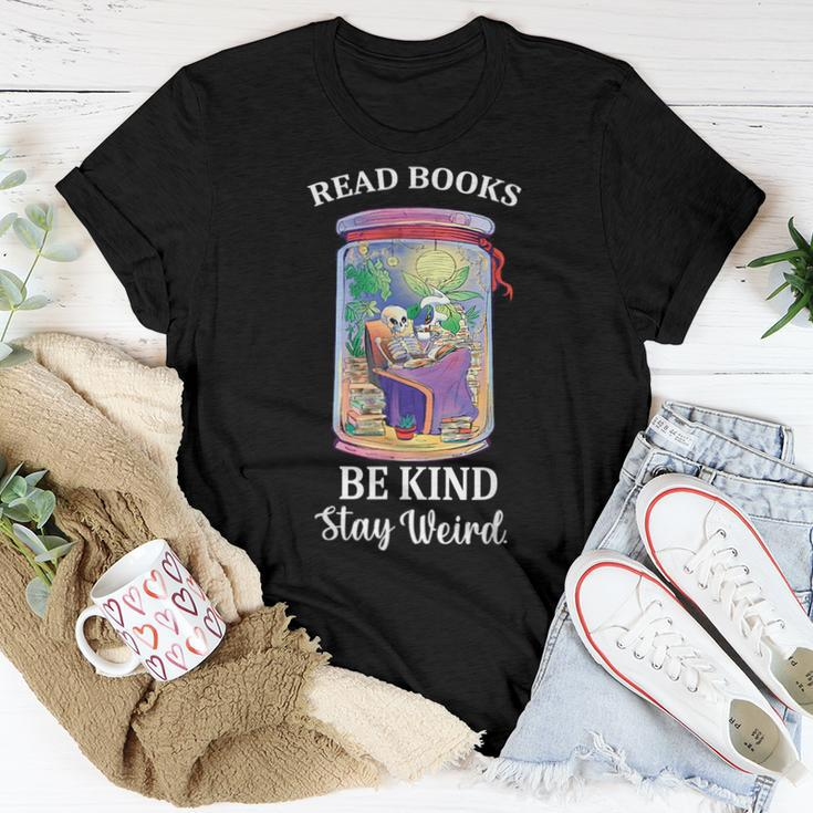 Read Books Be Kind Stay Weird Skull Book Lover Vintage Be Kind Women T-shirt Crewneck Unique Gifts