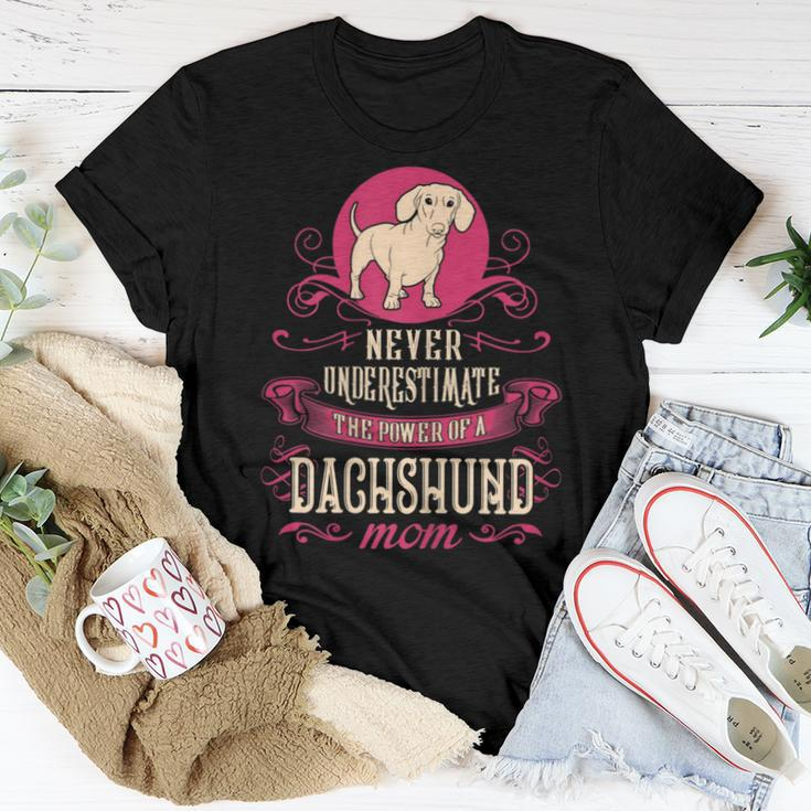 Never Underestimate Power Of Dachshund Mom Women T-shirt Funny Gifts