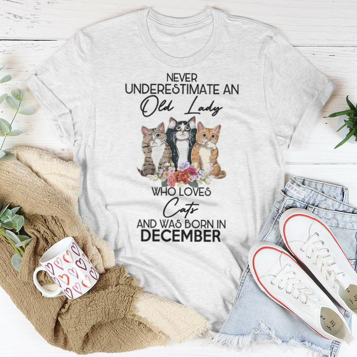Never Underestimate An Old Lady Who Loves Cats December Women T-shirt Funny Gifts