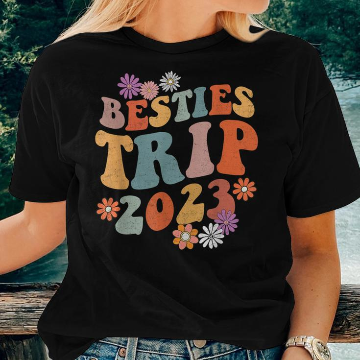 Besties Trip 2023 Retro Hippie Groovy Squad Party Vacation Women T-shirt Gifts for Her