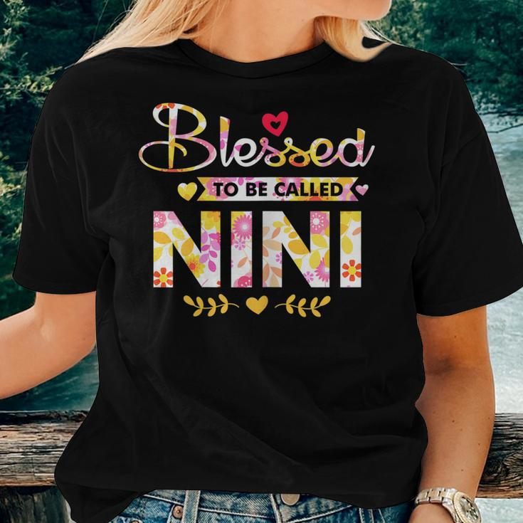Blessed To Be Called Nini Floral Grandma Christmas Women T-shirt Gifts for Her