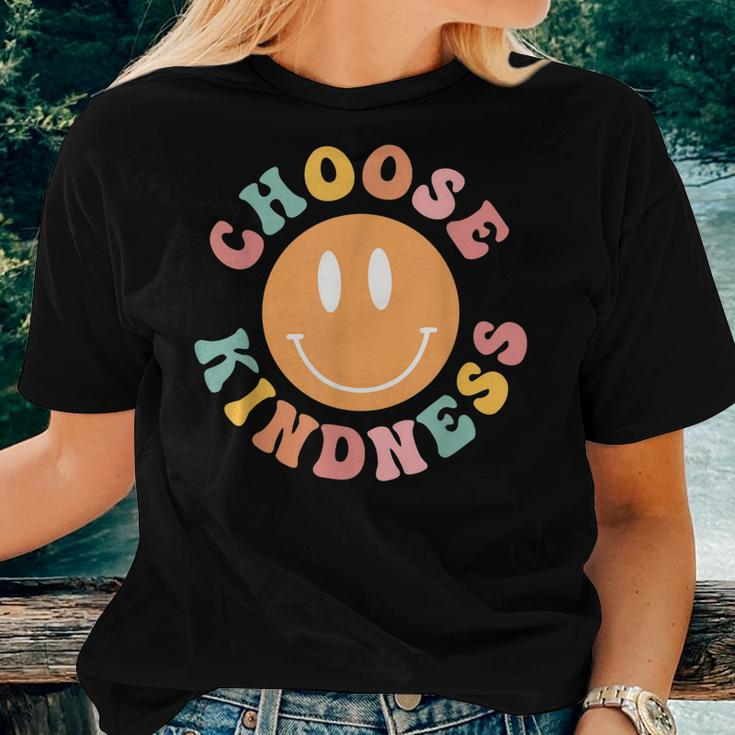 Choose Kindness Retro Groovy Be Kind Inspirational Smiling Women T-shirt Gifts for Her