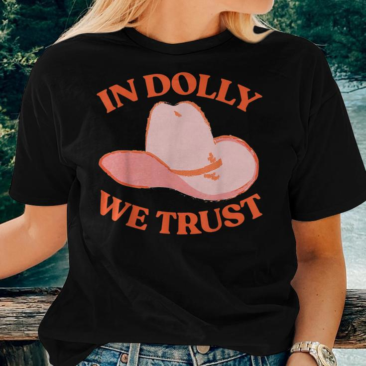 In Dolly We Trust Pink Hat Cowgirl Western 90S Music Women T-shirt Gifts for Her