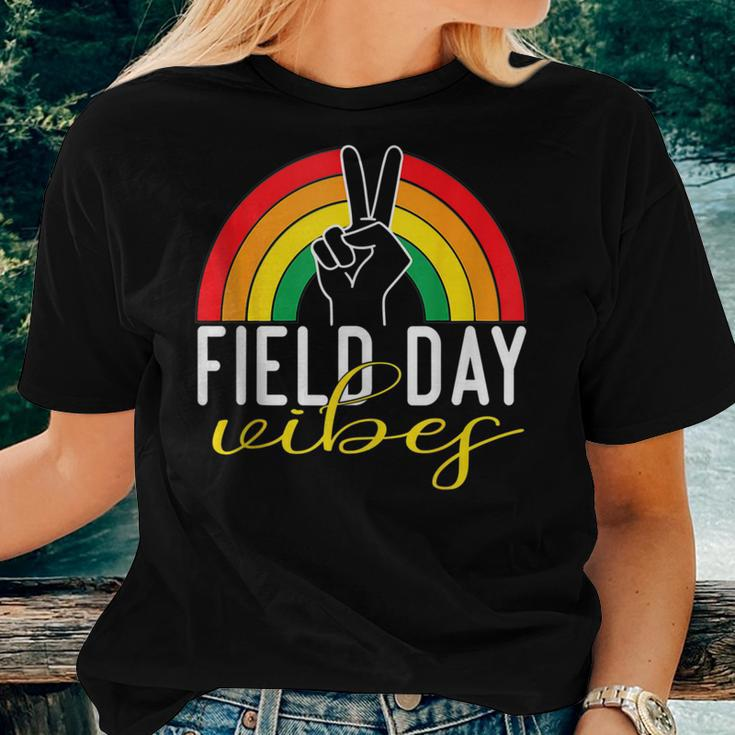 Field Day Vibes School Game Day Student Teacher 2022 Women T-shirt Gifts for Her