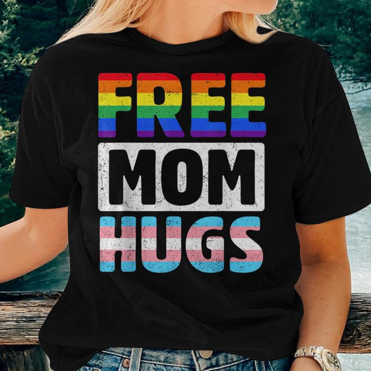 Free Mom Hugs Groovy Rainbow Heart Lgbt Flag Pride Month Women T-shirt Gifts for Her