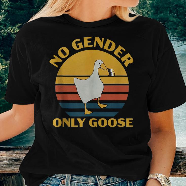 Goose No Gender Nonbinary Lgbt Duck Gay Pride Lgbt Lover Women T-shirt Gifts for Her
