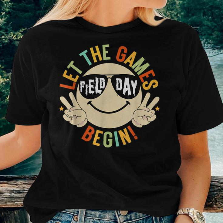 Groovy Field Day Games Field Day Squad Teachers Kids Women T-shirt Gifts for Her