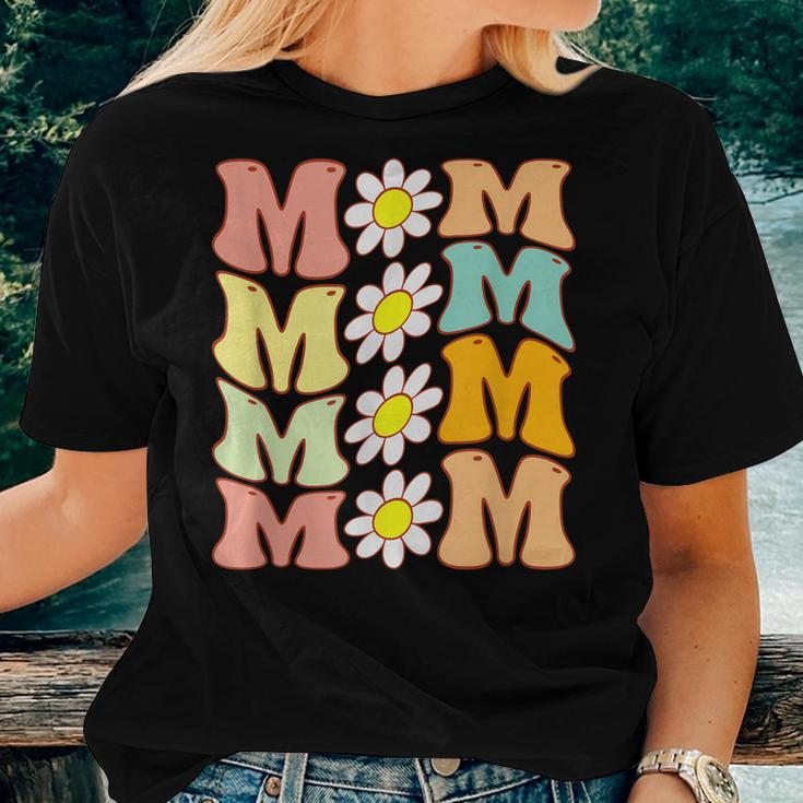Groovy Mom Daisy Flower For Mom Of Girl Women T-shirt Gifts for Her