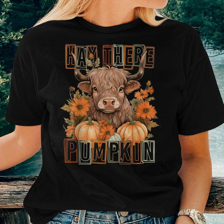 Hay There Pumkin Highland Cow Fall Autumn Thanksgiving Women T-shirt Gifts for Her