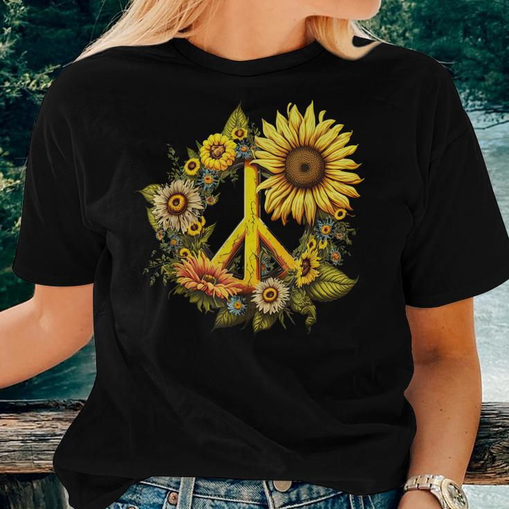 Hippie Daisy Peace Sign Retro Flower Sunflower Lovers Women T-shirt Gifts for Her