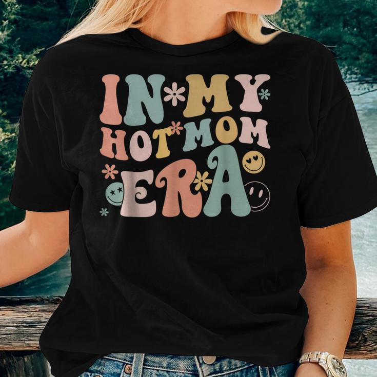 Women In My Hot Mom Era Lover Groovy Retro Mom Women T-shirt Gifts for Her