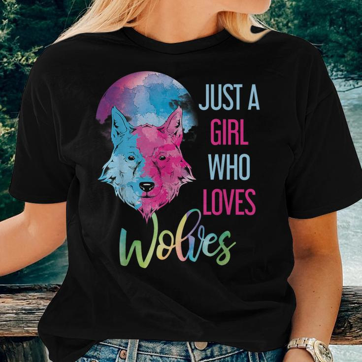 Just A Girl Who Loves Wolves Wild Animal Girls Wolf Women T-shirt Gifts for Her
