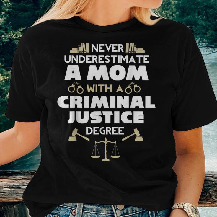 Mother's Day Never Underestimate A Mom Women T-shirt Gifts for Her