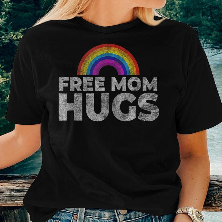 Pride Parade Free Hugs Proud Mom Lgbt Women T-shirt Gifts for Her