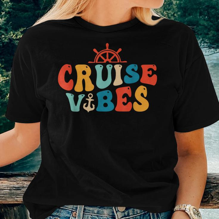 Retro Groovy Cruise Vibes Family Vacation Cruising Squad Women T-shirt Gifts for Her