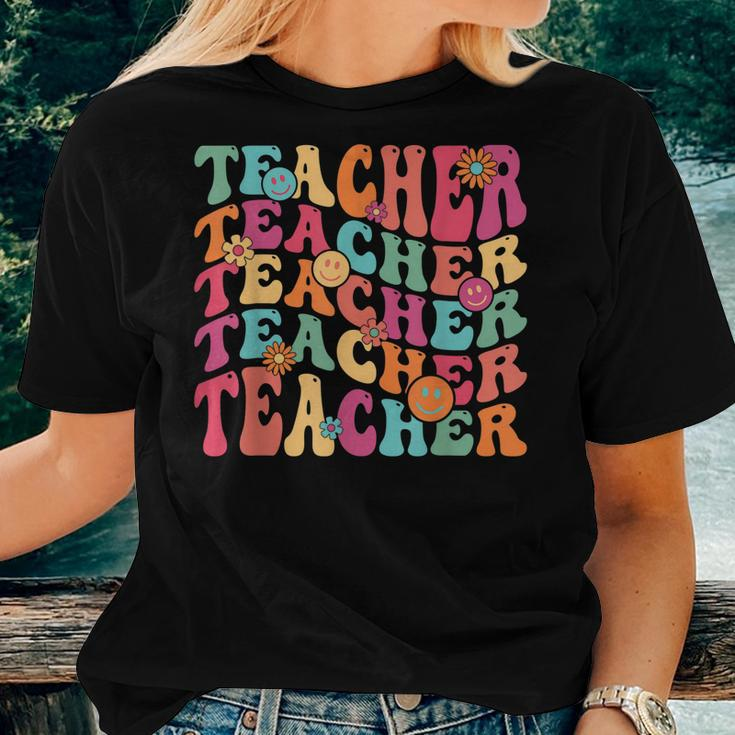 Retro Teacher Daisy Colorful Elementary School Teacher Women T-shirt Gifts for Her