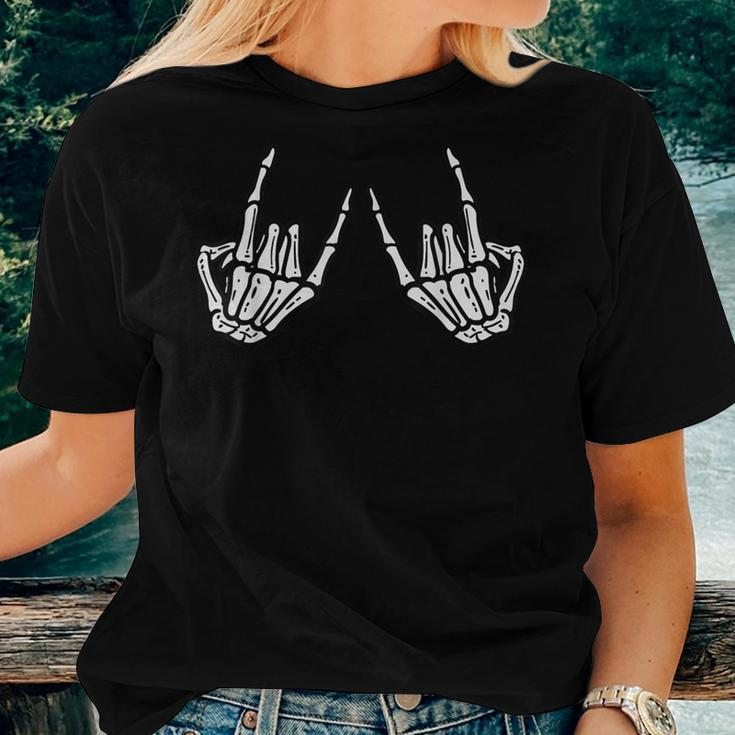 Rocker Hand Sign Rock Skeleton Retro Halloween Women T-shirt Gifts for Her