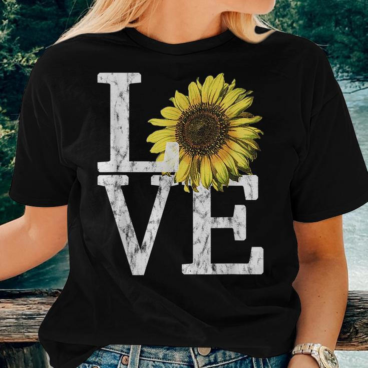 Sunflower Love Vintage Hippie Flower Nurse Mom For Mom Women T-shirt Gifts for Her