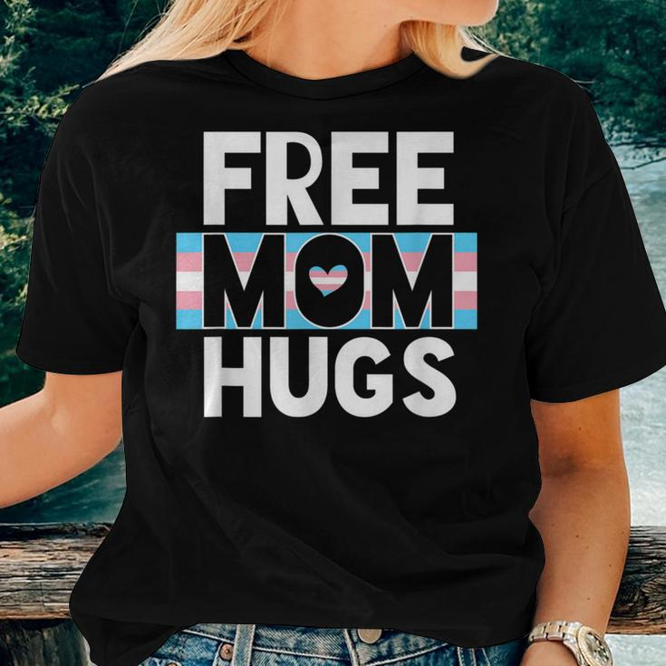 Transgender Mom Free Hug - Trans Mom Pride Hug Outfit Women T-shirt Gifts for Her