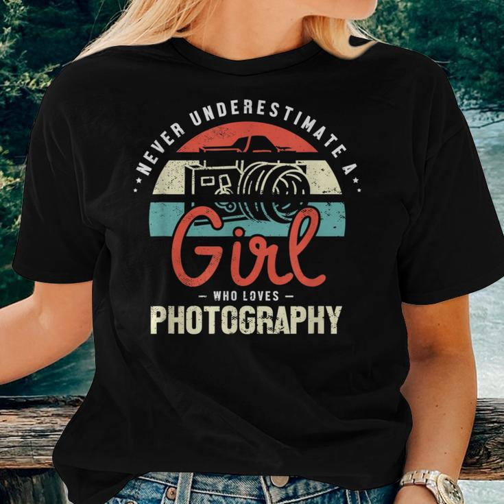 Never Underestimate A Girl Who Photography Photographer Women T-shirt Gifts for Her