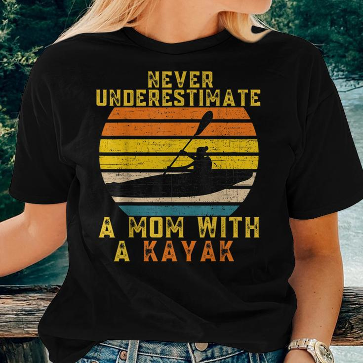 Never Underestimate A Mom With A Kayak Vintage Kayaking Women T-shirt Gifts for Her
