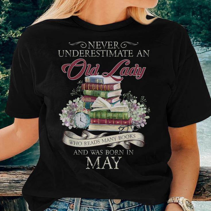 Never Underestimate An Old Lady Reads Many Books And Was Bor Women T-shirt Gifts for Her