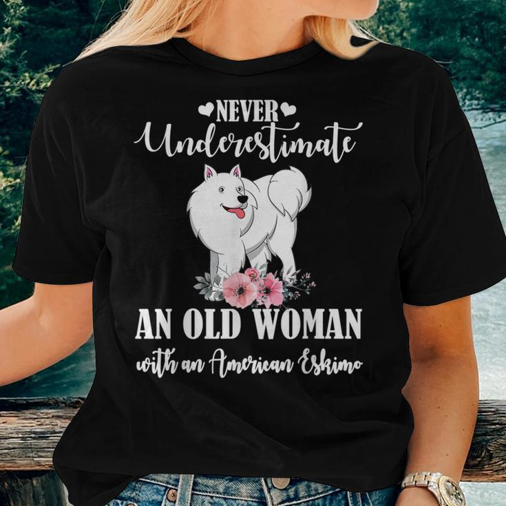 Never Underestimate An Old Woman With American Eskimo Women T-shirt Gifts for Her