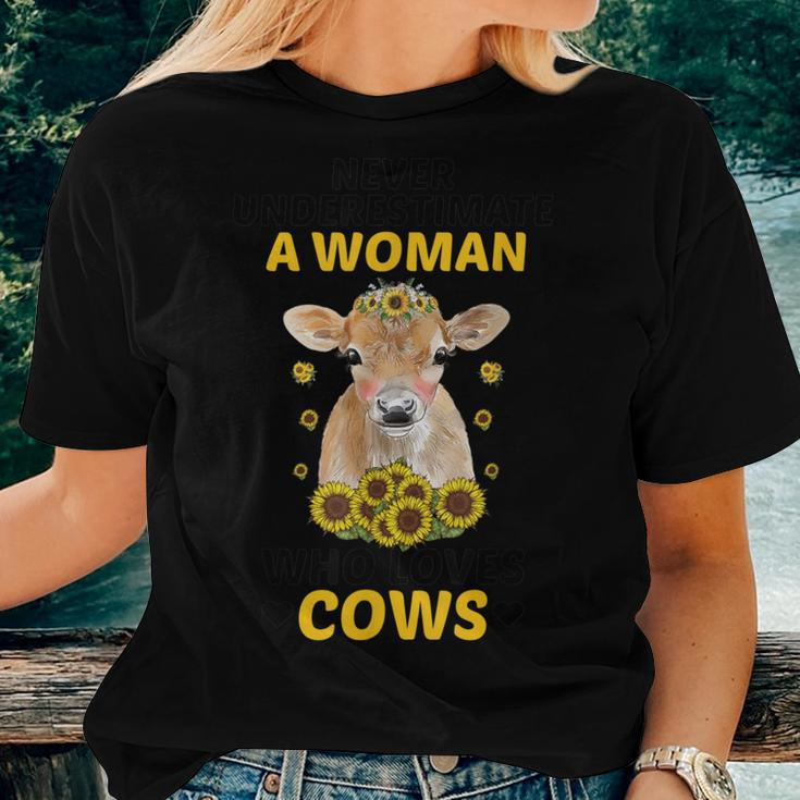 Never Underestimate A Woman Who Loves Cows Farming Lover Women T-shirt Gifts for Her
