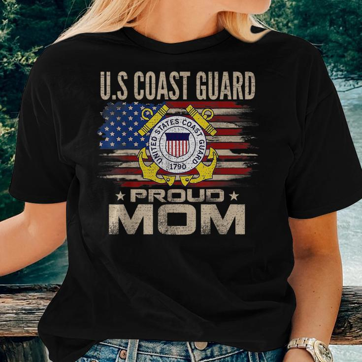 Vintage Us Coast Guard Proud Mom With American Flag For Mom Women T-shirt Crewneck Gifts for Her