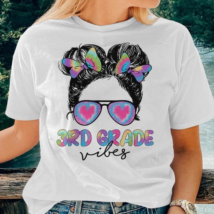 3Rd Grade Vibes Messy Hair Bun Girl Back To School First Day Women T-shirt Gifts for Her