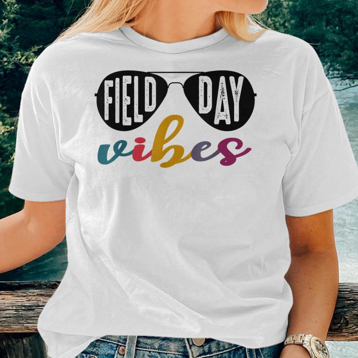 Field Day Vibes 2022 Last Day Of School Field Day Teacher Women T-shirt Gifts for Her