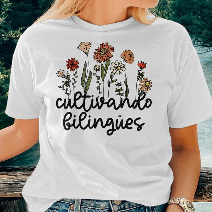 Retro Cultivando Bilingues Dual Language Bilingual Teacher Women T-shirt Gifts for Her